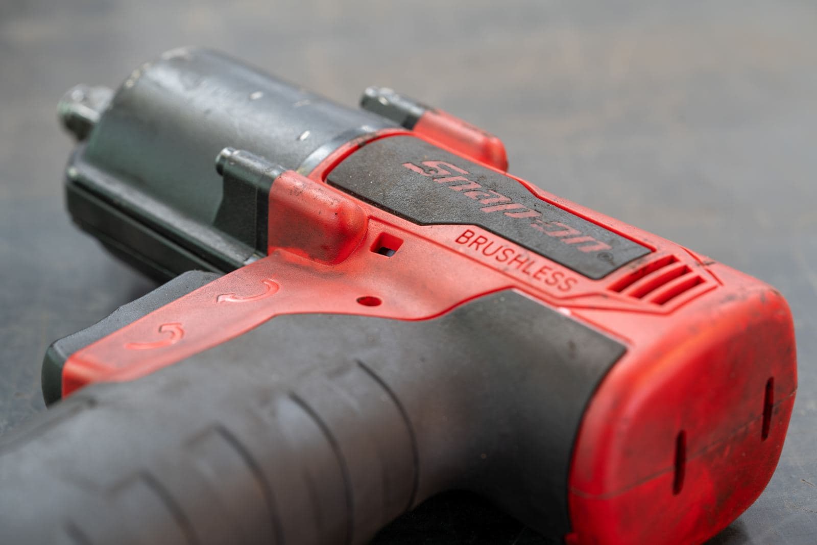 Snap-on brushless cordless impact wrench